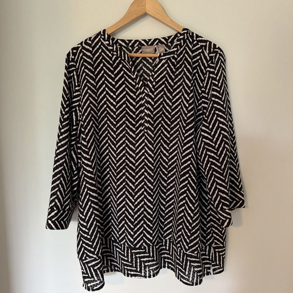 Chico’s Blouse Tunic Split Neck Black White Lightweight Size 3 / XL